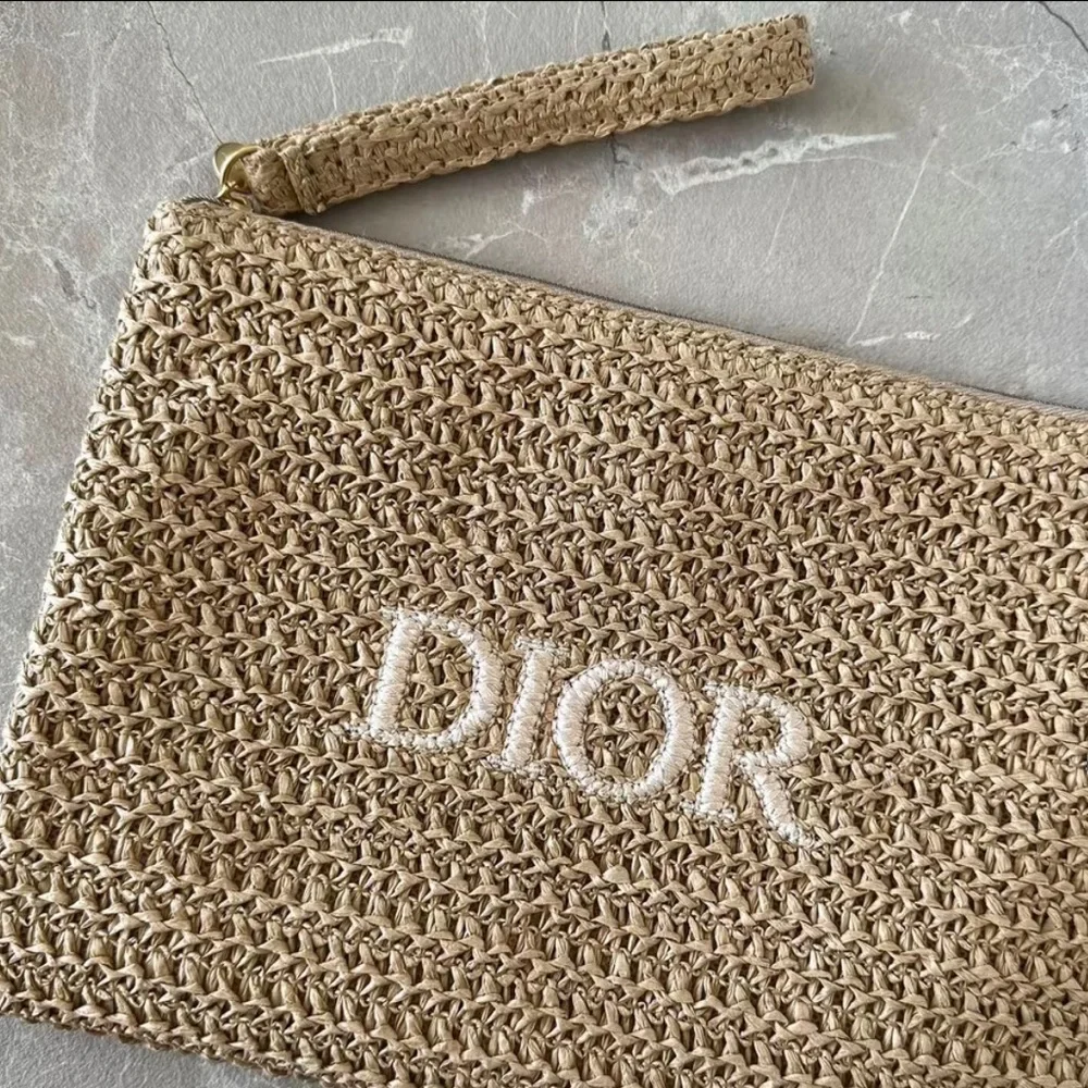 Dior Beauty Solar Pouch- 2025 - Picture 4 of 7